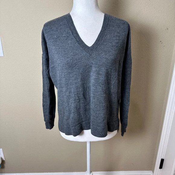 J. CREW 100% Merino Wool Grey V Neck Classic Sweater - size small - Picture 2 of 11